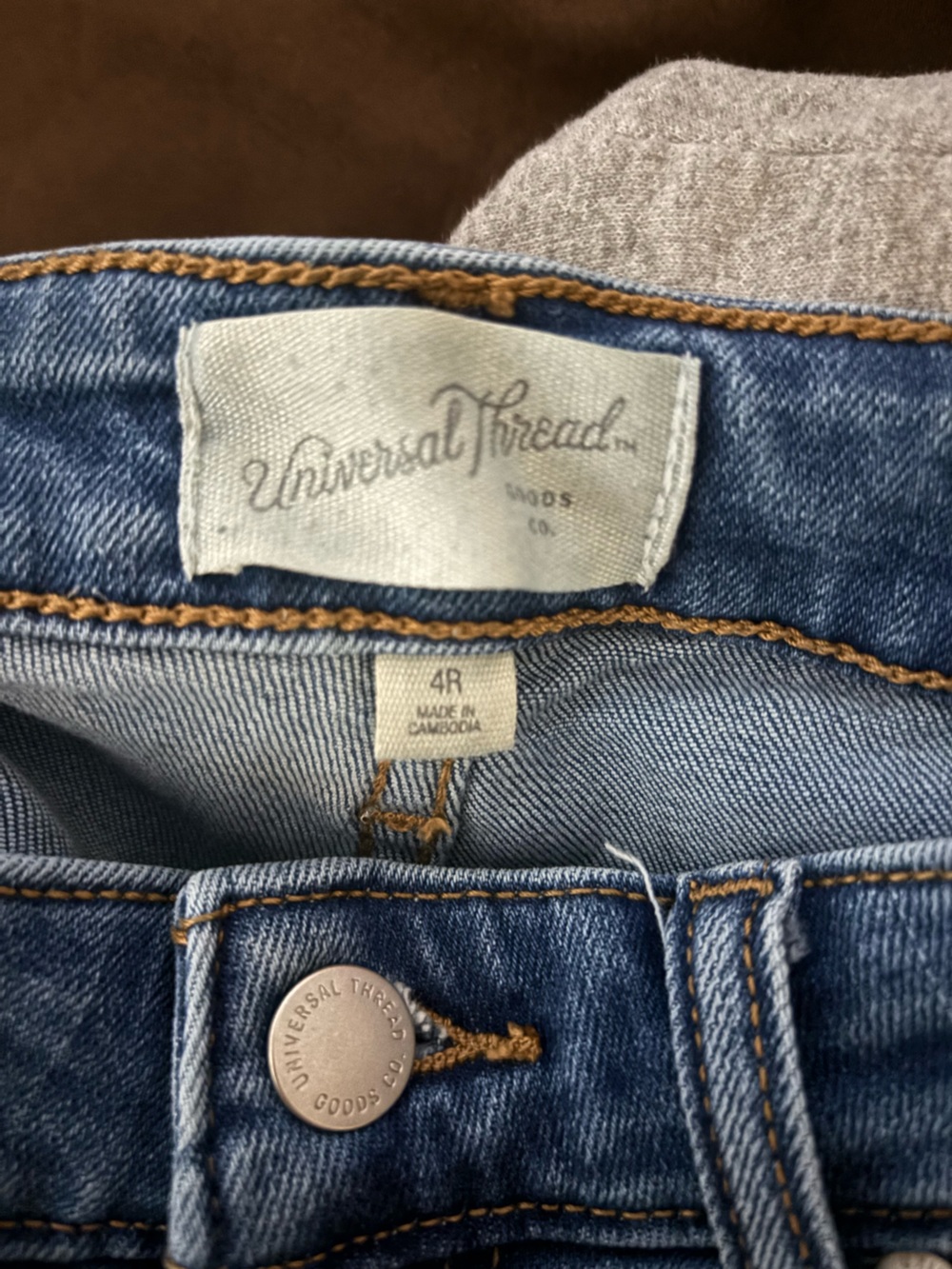 Universal Thread Women's Skinny Jeans - Medium Blue Wash - Picture 3 of 5